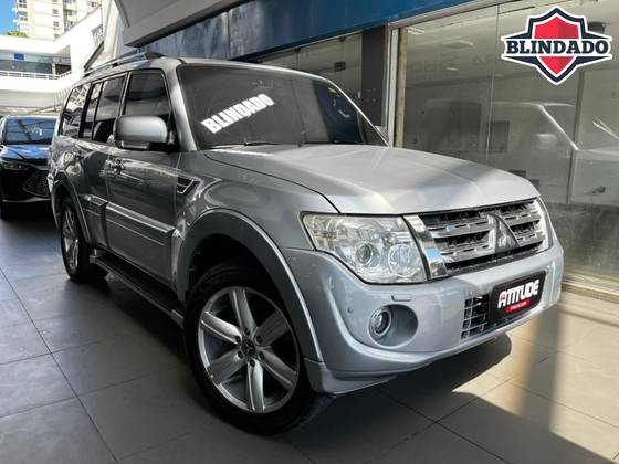MITSUBISHI PAJERO FULL 3.2 HPE 4X4 16V TURBO INTERCOOLER DIESEL 4P AUTOMÁTICO MITSUBISHI PAJERO FULL 3.2 HPE 4X4 16V TURBO INTERCOOLER DIESEL 4P AUTOMÁTICO
